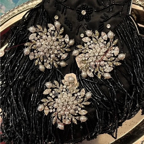 Elegant Silverplated brooch with faux pearls and rhinestones-brand new with tags - Picture 12 of 12